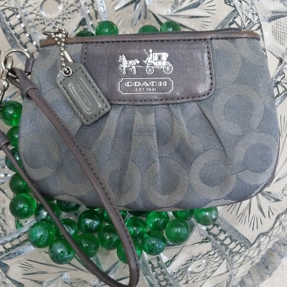 Coach authentic signature C wristlet - Picture 2 of 8
